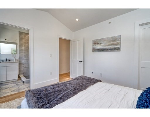 4 Everett Pl, East Boston