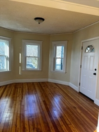 3952 Washington St, Roslindale