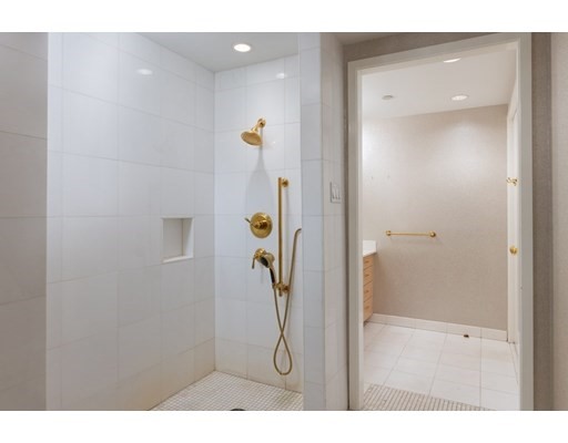 220 Boylston St, Back Bay