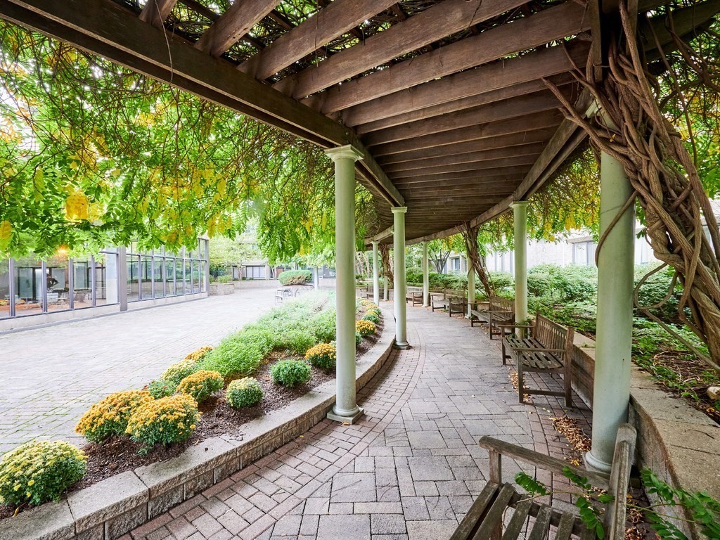 1731 Beacon St, Washington Square