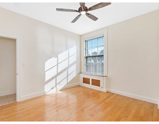 8 Gloucester St, Back Bay