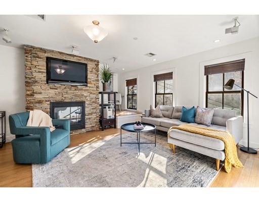 103 Russell St, Charlestown