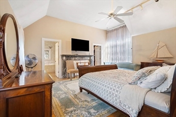 956 Blue Hill Ave, Milton