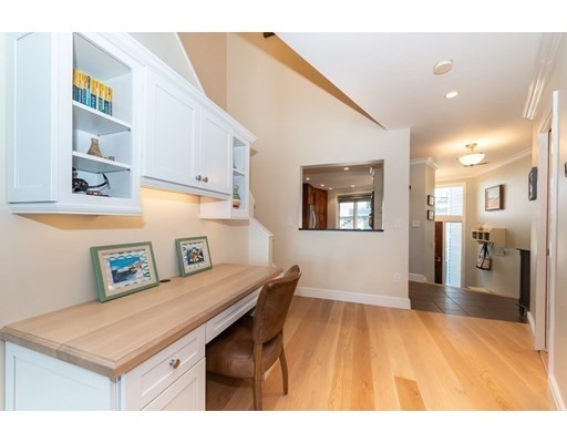 51 Pier 7, Charlestown