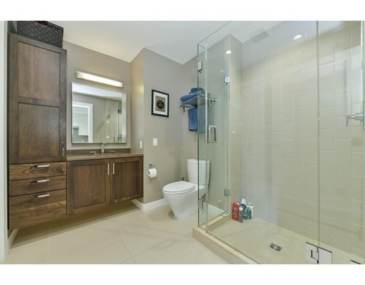 32 Traveler St, South End