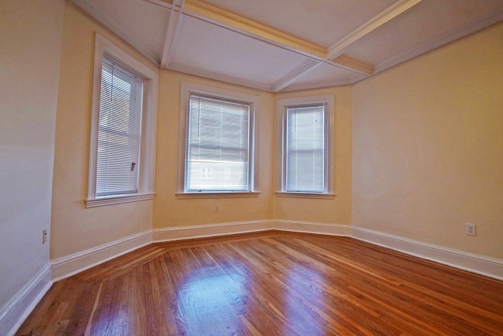 73 Thatcher St, Washington Square