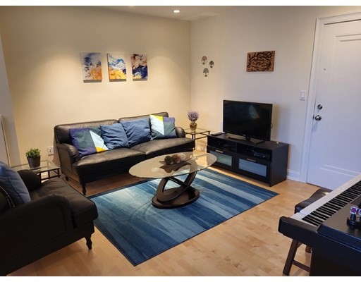 20 Chapel St, Longwood