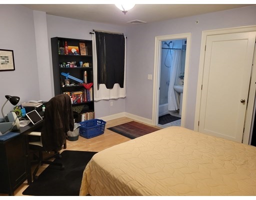 20 Chapel St, Longwood