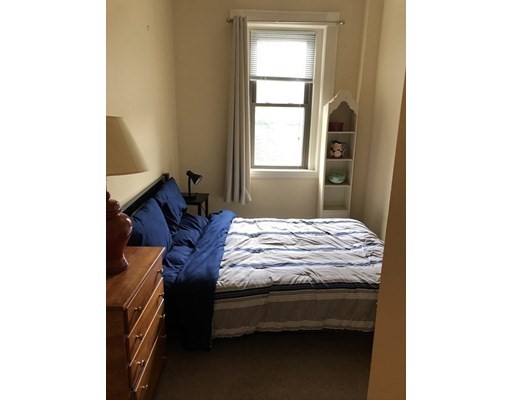 1083 Beacon St, Longwood