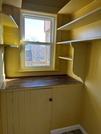 3952 Washington St, Roslindale