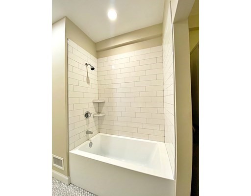 20 Frankfort St, East Boston