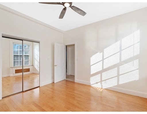 8 Gloucester St, Back Bay