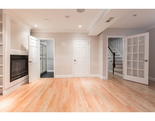 35 Fairfield St, Back Bay