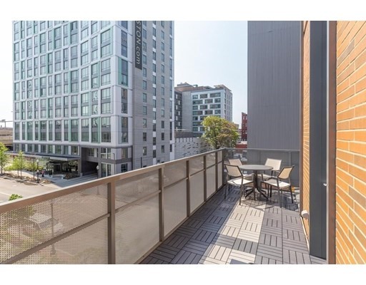 32 Traveler St, South End