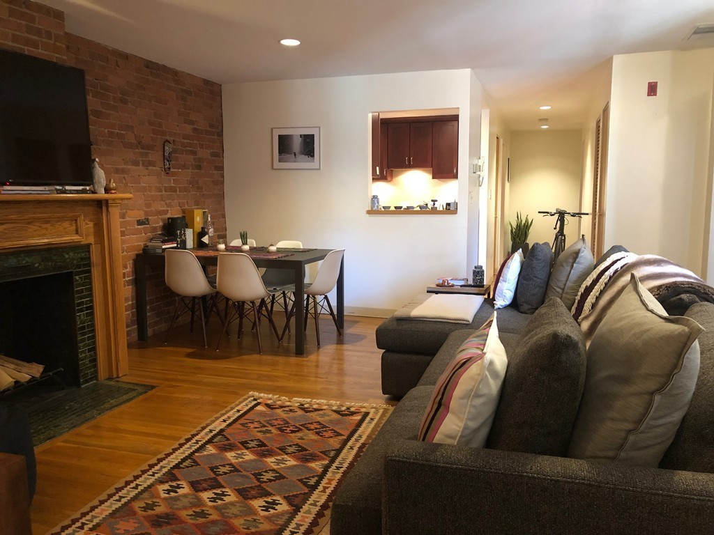 103 Gainsborough St, Fenway