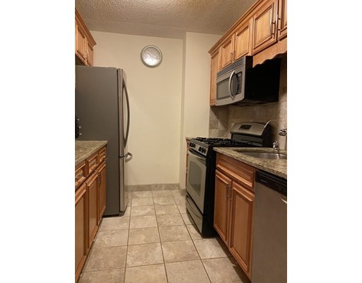 77 Pond Ave, Longwood