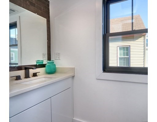 4 Everett Pl, East Boston