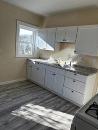 3952 Washington St, Roslindale