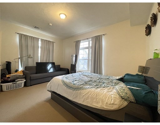 9 Gardner St, Allston