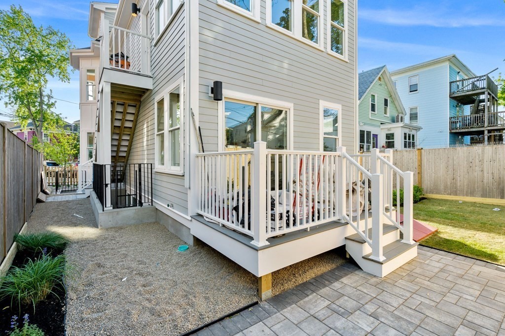 14 Porter St, Jamaica Plain