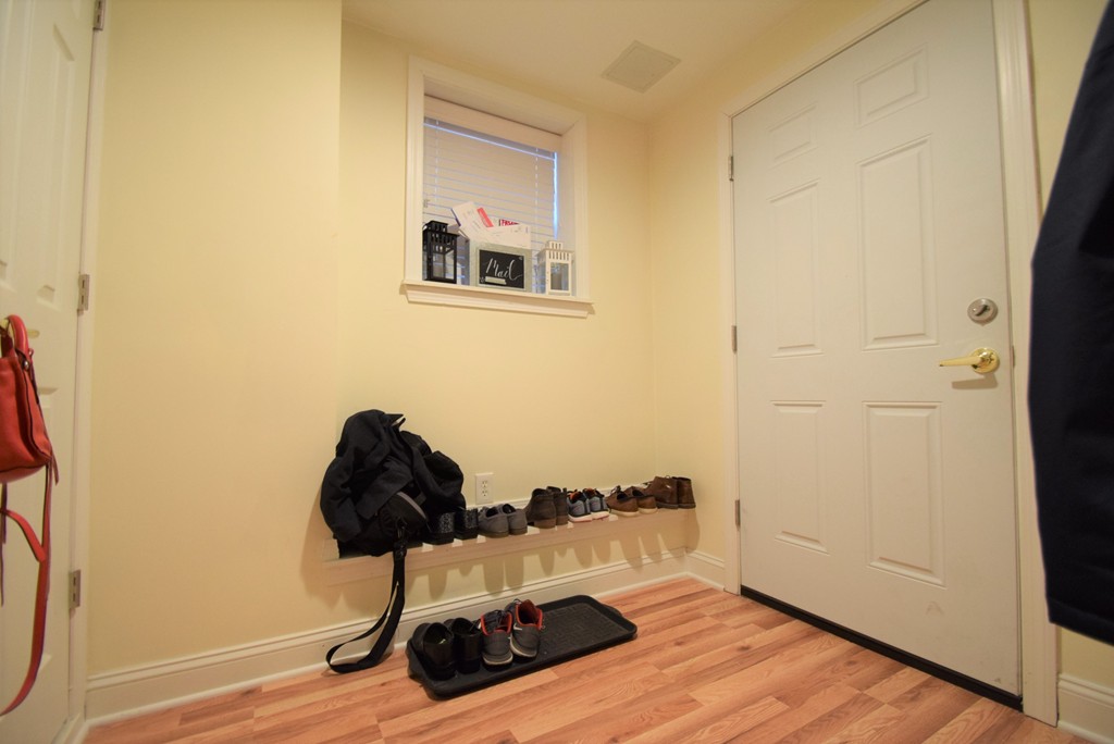 191 Winthrop Rd, Washington Square