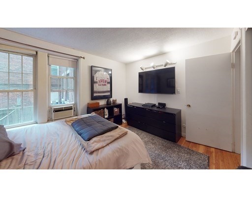 64 West Cedar St, Beacon Hill