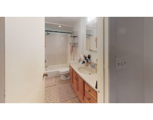 64 West Cedar St, Beacon Hill