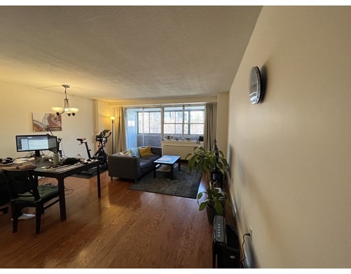 2 Hawthorne Pl, West End