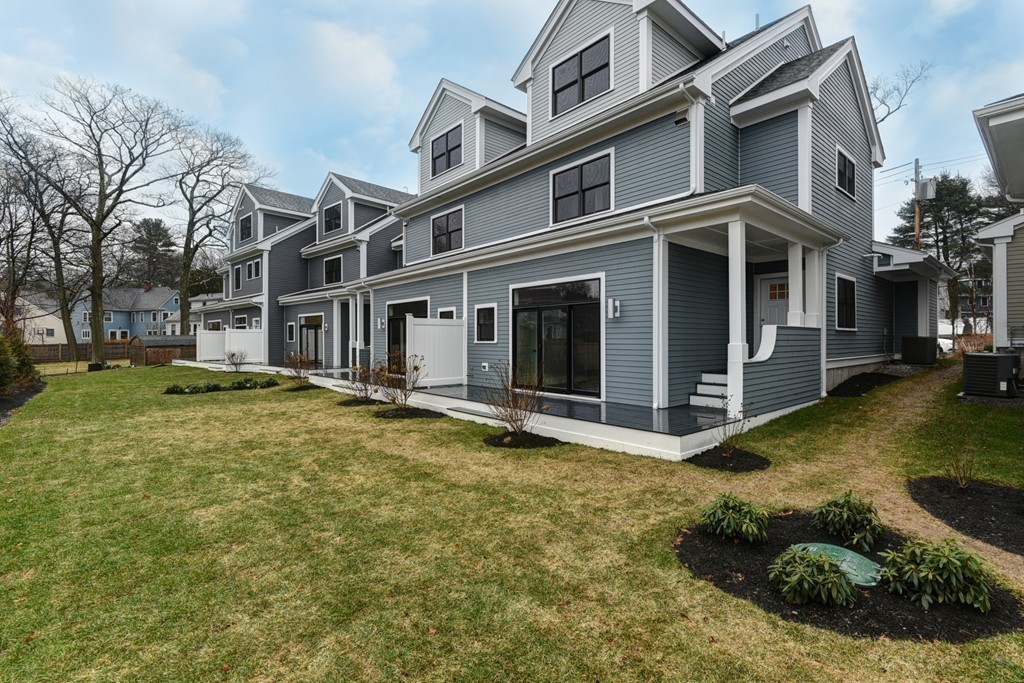 1521 Beacon St, Waban