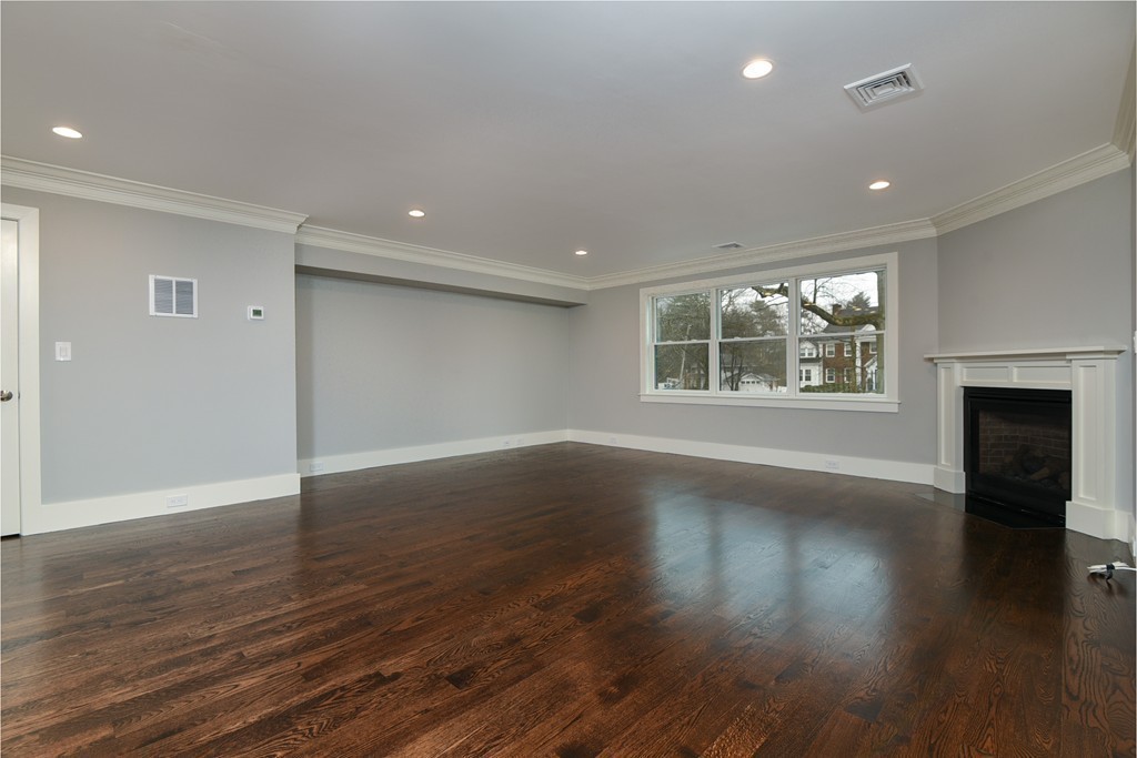 1521 Beacon St, Waban