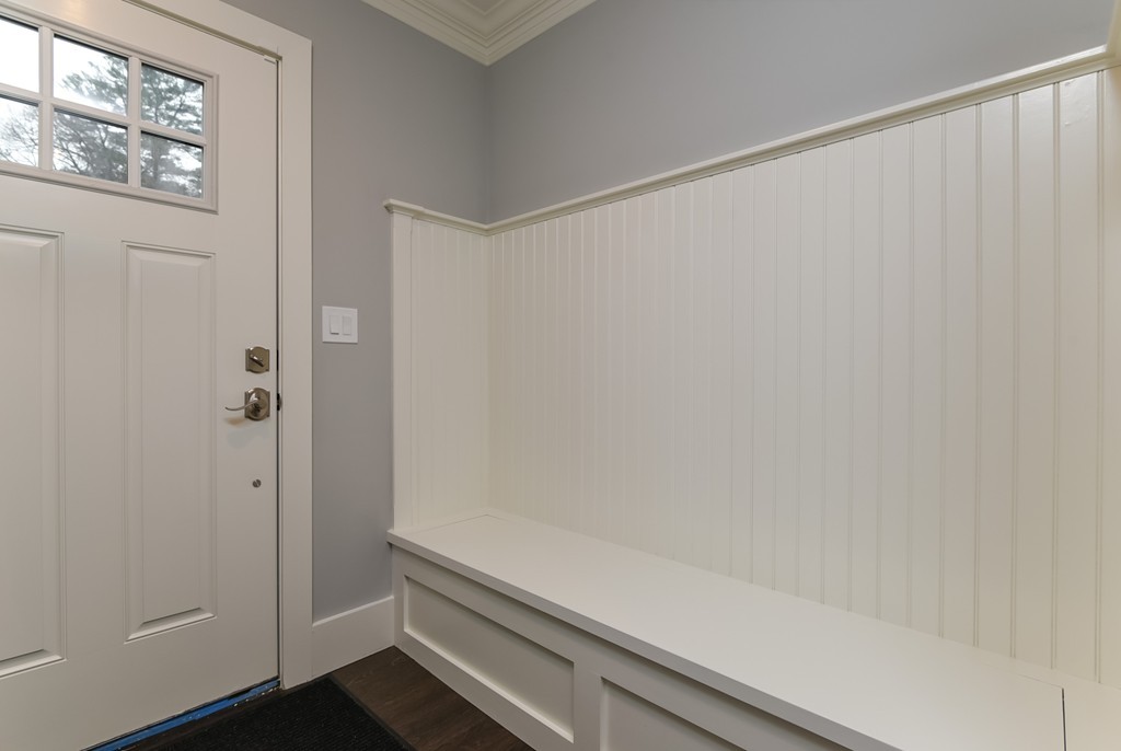 1521 Beacon St, Waban