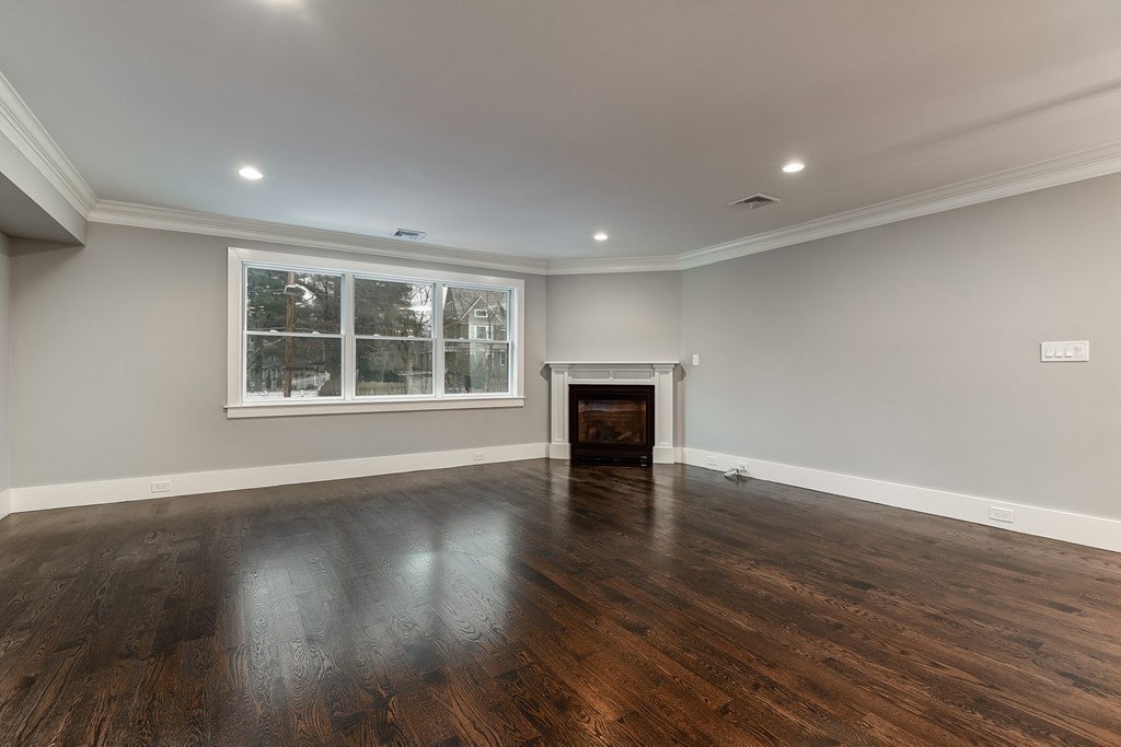 1521 Beacon St, Waban