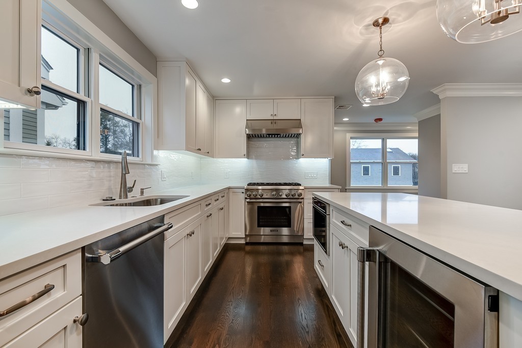 1521 Beacon St, Waban