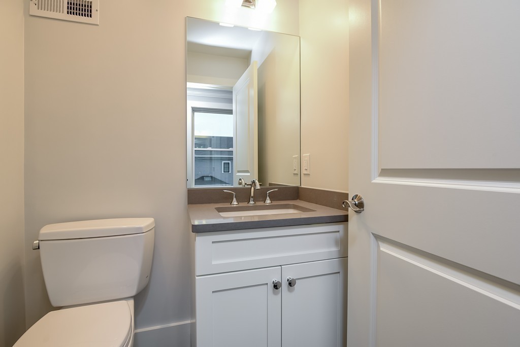 1521 Beacon St, Waban