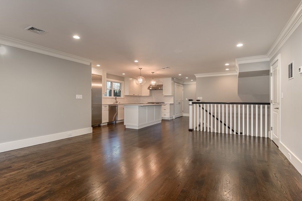 1521 Beacon St, Waban