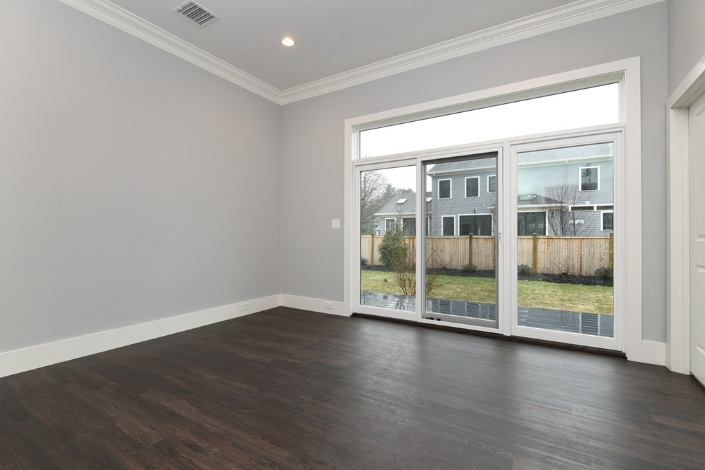 1521 Beacon St, Waban