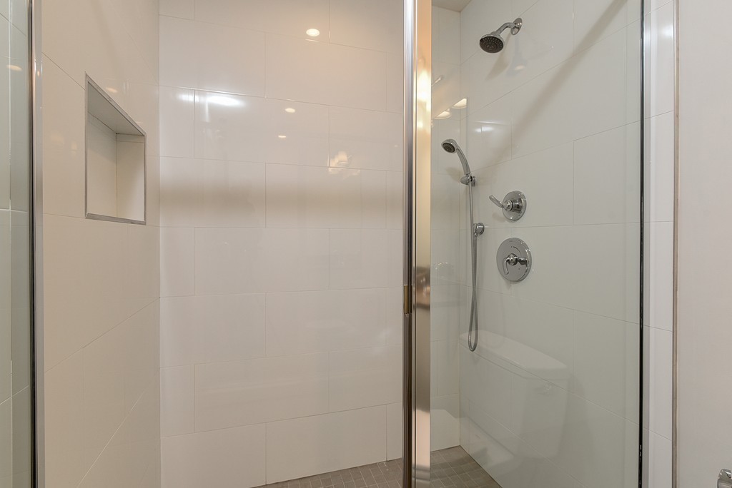 1521 Beacon St, Waban