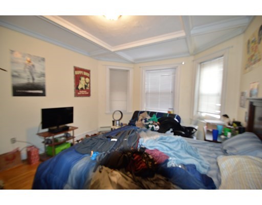 73 Thatcher St, Coolidge Corner