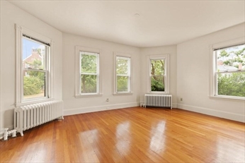 211 Centre St, Milton