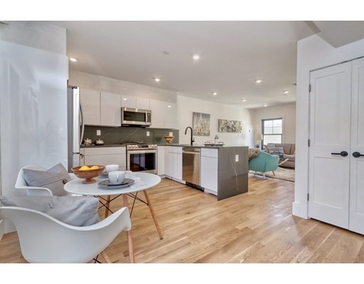 4 Everett Pl, East Boston