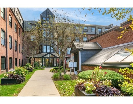 21 Linden St, Wollaston