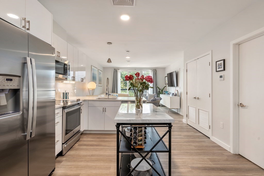 68 Los Angeles St, Nonantum