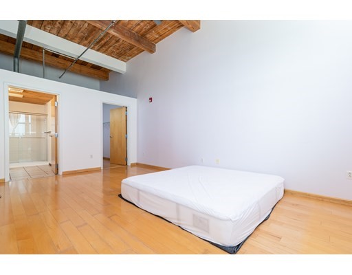 120 Holmes St, North Quincy