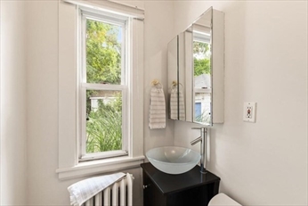 211 Centre St, Milton