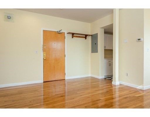 21 Linden St, Wollaston