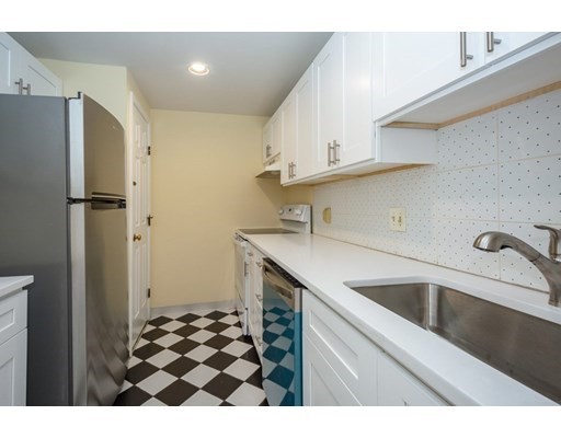 21 Linden St, Wollaston