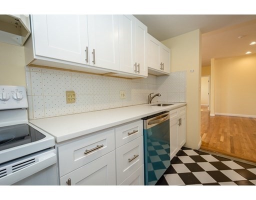 21 Linden St, Wollaston