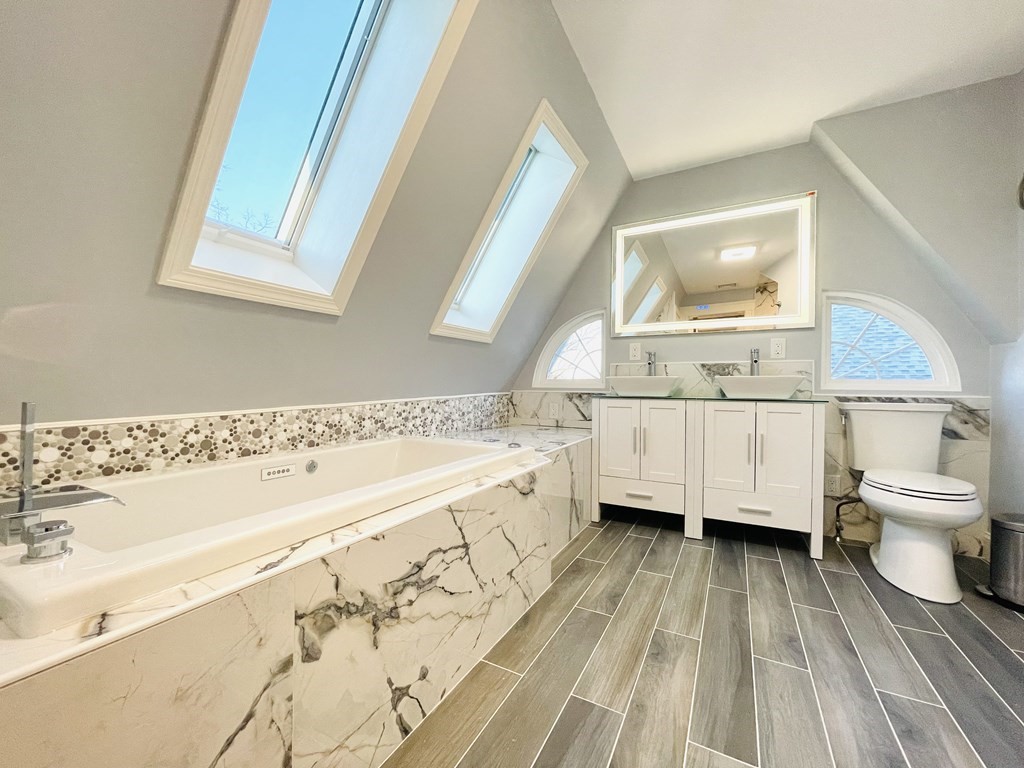 28 Wolcott Rd, Chestnut Hill