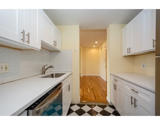 21 Linden St, Wollaston