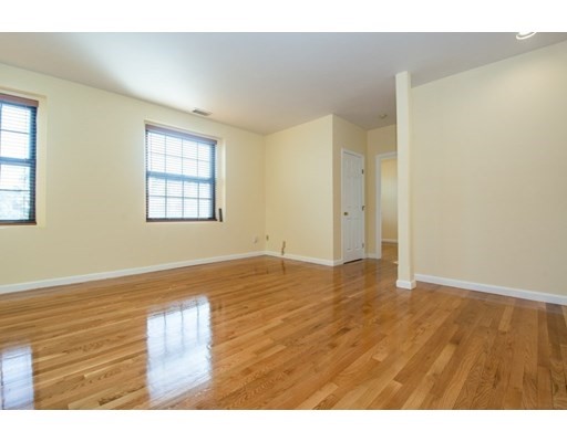 21 Linden St, Wollaston